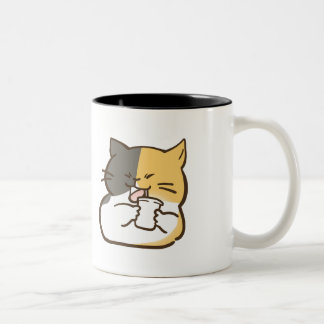 太った三毛猫 - かわいいステッカー ツートーンマグカップ