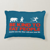 太った人に親切である アクセントクッション (裏面)