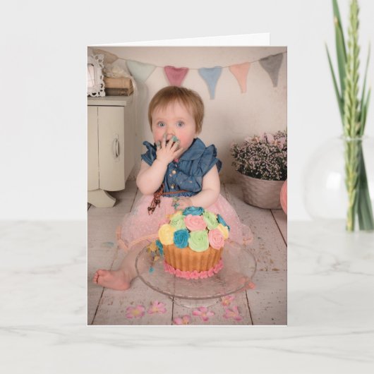 太った子供がケーキの挨拶を愛しているような カード (正面)