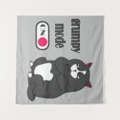 太った猫の不機嫌おもしろいモード タペストリー (正面(横))