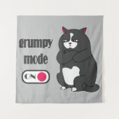 太った猫の不機嫌おもしろいモード タペストリー (正面)