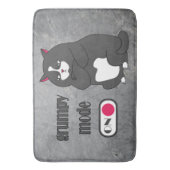 太った猫の不機嫌おもしろいモード バスマット (正面縦)