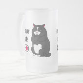 太った猫の不機嫌おもしろいモード フロストグラスビールジョッキ (正面左)