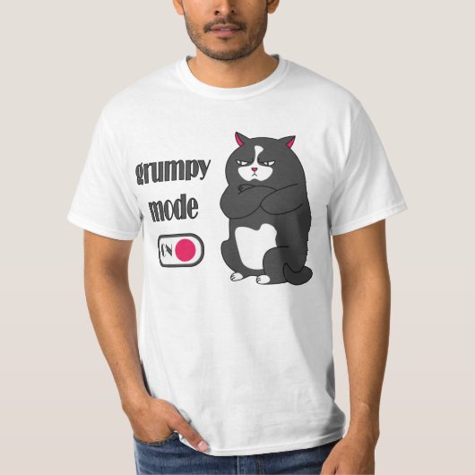 太った猫のTおもしろいシャツの不機嫌なモード Tシャツ (正面)