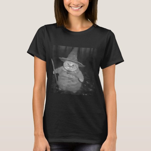 太った魔法使い猫 太った子猫 魔法使い 笑える猫 ミーム ブルマー Tシャツ (正面)