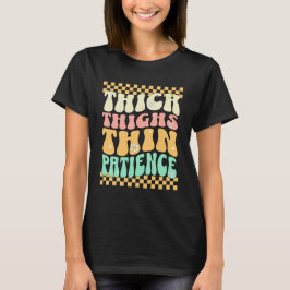 太ももは太くて忍耐は薄い レトロなグルービージムユーモア Tシャツ