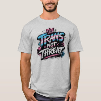 太字のグラフィティにインスパイアされた「Trans+Not+Threat」タイポグラフィ Tシャツ