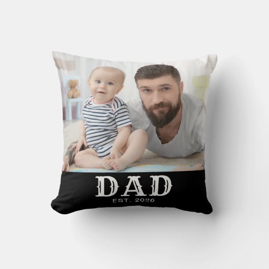 太字のタイポグラフィで「Dad Established」な写真 クッション (正面)