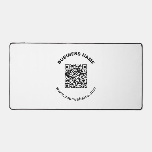 太字の円形テキストのビジネス名付きQRコード デスクマット (正面)