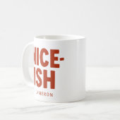 太字の名前でカスタマイズできる楽しいナイスリストのクリスマスギフト コーヒーマグカップ (正面左)