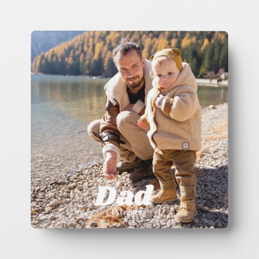 太字の白いタイポグラフィーで「Dad Established」を表現したフォトブロック フォトプラーク (正面)