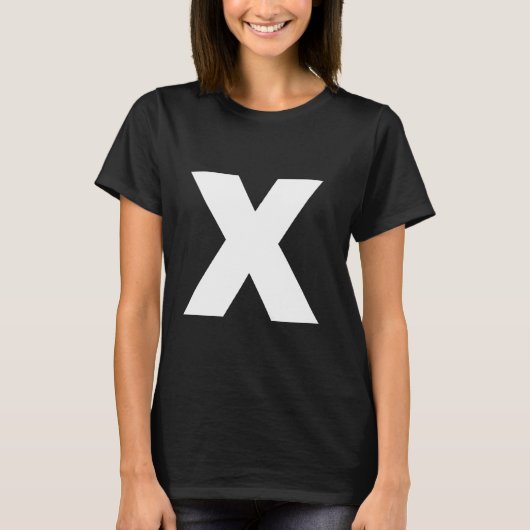 太字の白いプレーンな大文字のX Tシャツ (正面)