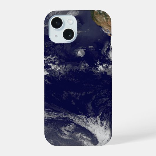 太平洋に発生した3つの熱帯低気圧のある地球 iPhone 15ケース (裏面)