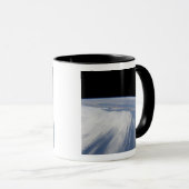 太平洋に覆われた重い雲海 マグカップ (正面右)