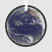 太平洋に3つの熱帯低気圧がある地球。 オーナメント (裏面)