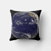 太平洋に3つの熱帯低気圧がある地球。 クッション (裏面)