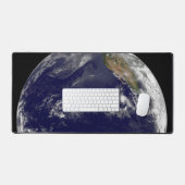 太平洋に3つの熱帯低気圧がある地球。 デスクマット (キーボード&マウス)