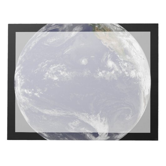 太平洋に3つの熱帯低気圧がある地球。 ノートパッド (正面)