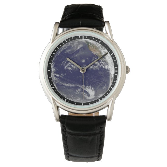 太平洋に3つの熱帯低気圧がある地球。 腕時計 (正面)