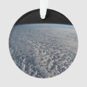 太平洋の上に層塔雲が立つ海。 オーナメント (正面)