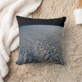 太平洋の上に層塔雲が立つ海。 クッション (ブランケット)