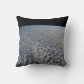 太平洋の上に層塔雲が立つ海。 クッション (裏面)