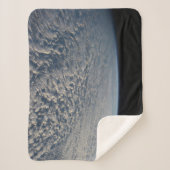 太平洋の上に層塔雲が立つ海。 シェルパブランケット (正面)