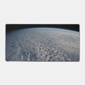 太平洋の上に層塔雲が立つ海。 デスクマット (正面)