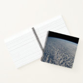 太平洋の上に層塔雲が立つ海。 ノートブック (内部)