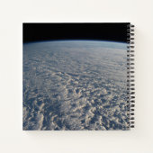 太平洋の上に層塔雲が立つ海。 ノートブック (裏面)