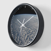 太平洋の上に層塔雲が立つ海。 壁時計 (傾斜)