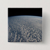 太平洋の上に層塔雲が立つ海。 缶バッジ (正面)