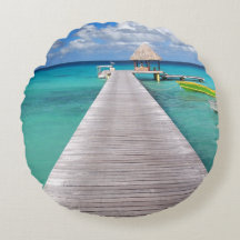 太平洋の円形の装飾用クッションの突堤のボート