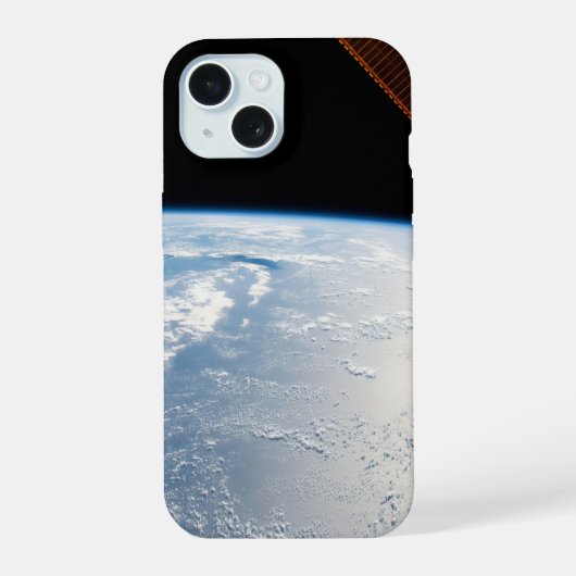 太平洋の水面に反射するサンギント iPhone 15ケース (裏面)