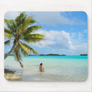 太平洋のmousepadのヤシの木の下の女性 マウスパッド