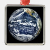 太平洋を中心とした全地球の眺め メタルオーナメント (正面)