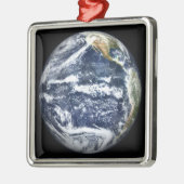 太平洋を中心とした全地球の眺め メタルオーナメント (左)
