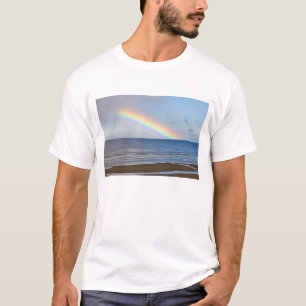 太平洋上空に広がる大きな虹 Tシャツ