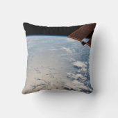 太平洋沖の夕暮れ周辺の雲 クッション (裏面)