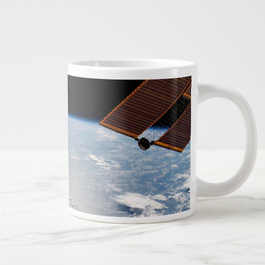 太平洋沖の夕暮れ周辺の雲 ジャンボコーヒーマグカップ (右)