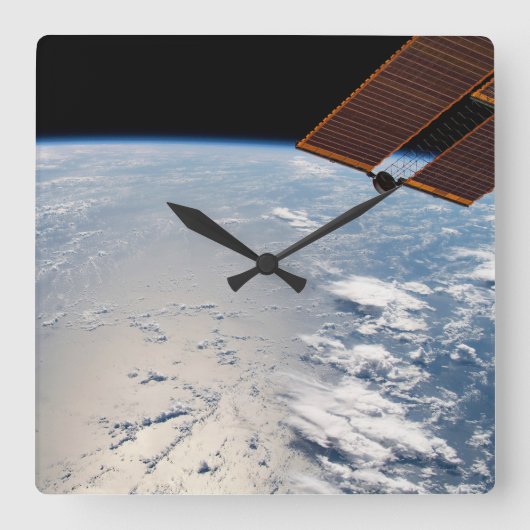 太平洋沖の夕暮れ周辺の雲 スクエア壁時計 (正面)