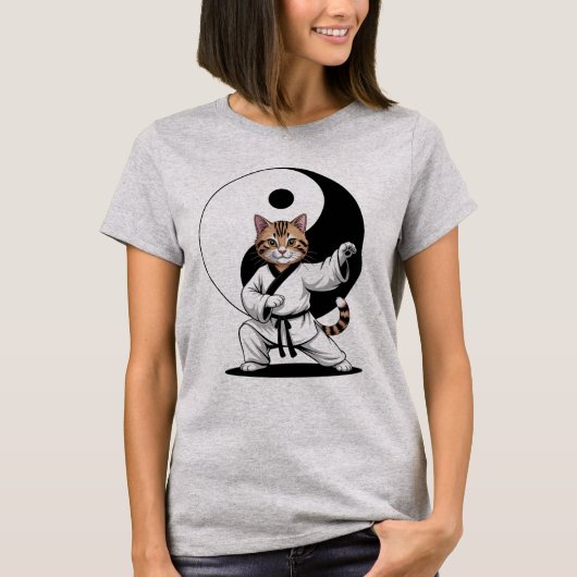 太極拳マスター タビー猫 陰陽 Tシャツ (正面)