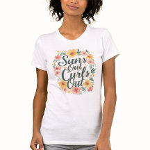 "太陽が出たら、巻き毛も出番" 春の花柄グラフィックTシャツ