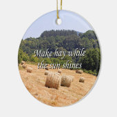 太陽が干し草ベールを照らす間、干し草、スペインを作って下さい セラミックオーナメント (左)