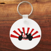 太陽が昇る背景を持つスクーター キーホルダー (正面)