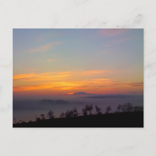 太陽と太陽から夕べのフィンランドのラップランド ポストカード (正面)