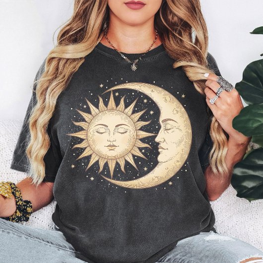 太陽と月の天体ビンテージ デザイン Tシャツ