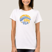 太陽と海と夏のビーチ Tシャツ (正面)