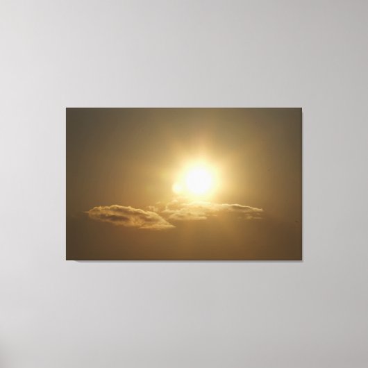 太陽と雲のあるオレンジ色の空 キャンバスプリント (正面)