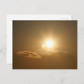 太陽と雲のあるオレンジ色の空 ポストカード (正面/裏面)